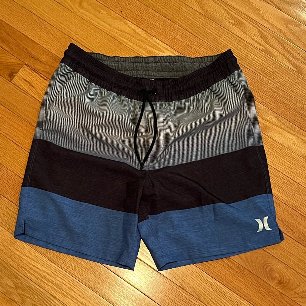 Men’s Hurley swimsuit with boxer briefs built in. Like new condition.